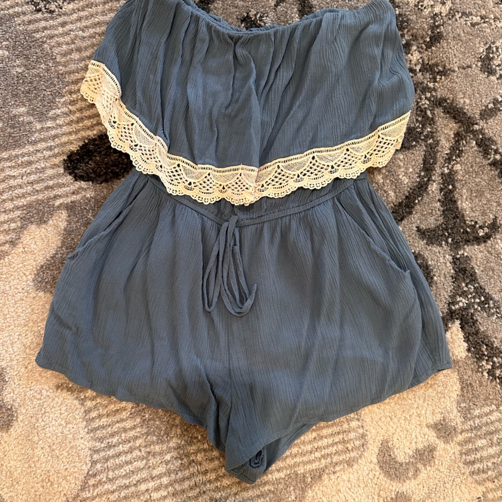 Strapless romper with pockets